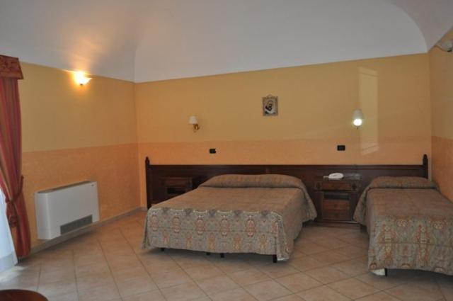 Hotel Tenuta Santa Lucia San Giovanni Rotondo Habitación foto