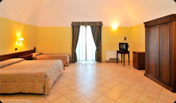 Hotel Tenuta Santa Lucia San Giovanni Rotondo Habitación foto